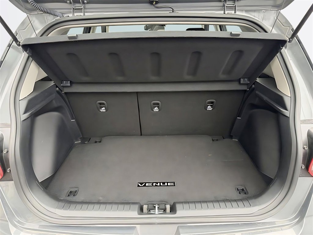 Certified 2025 Hyundai Venue SEL image 10