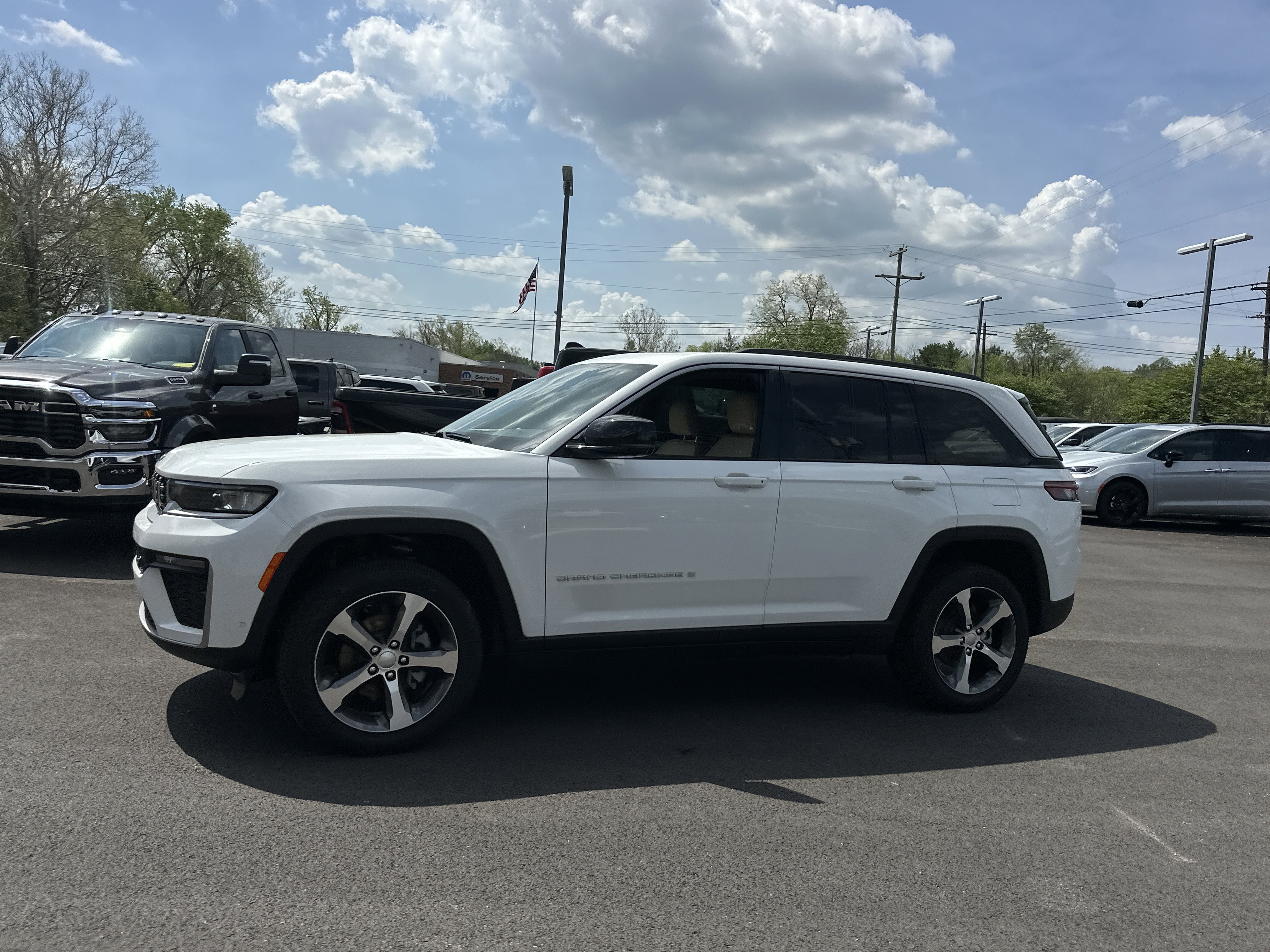 New 2026 Jeep Grand Cherokee Limited w/ Luxury Tech Group II AWD/4WD image 19