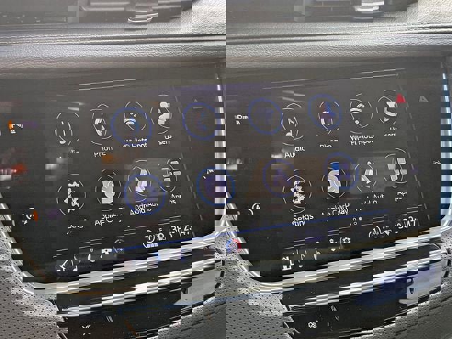 New 2025 Cadillac XT6 Luxury image 26