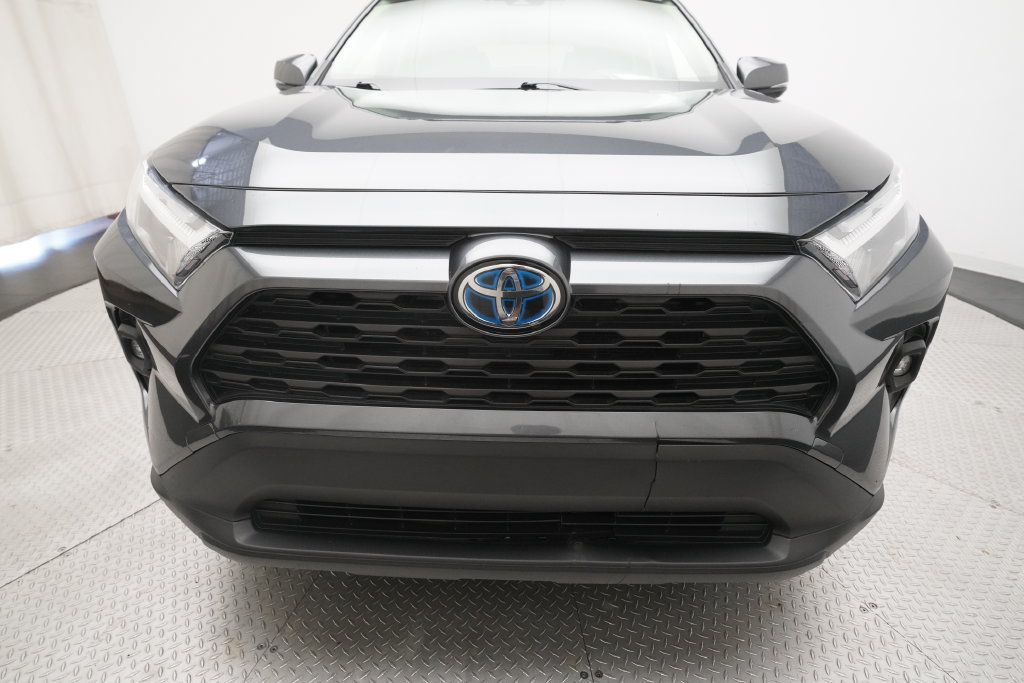 Used 2022 Toyota RAV4 XLE Premium AWD/4WD image 22