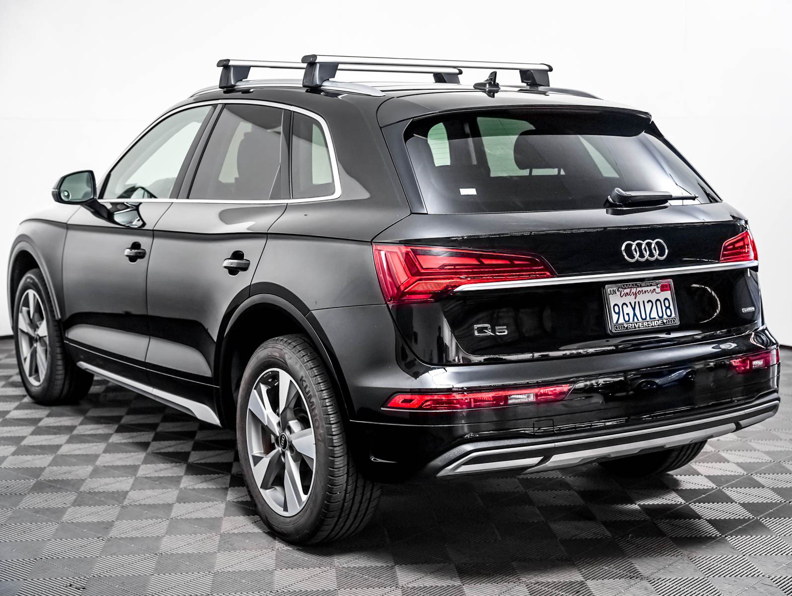 Certified 2023 Audi Q5 2.0T Premium w/ Convenience Package AWD/4WD image 2