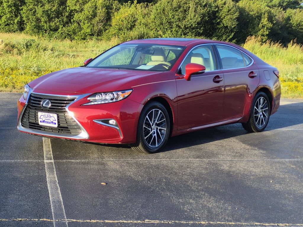 Used 2017 Lexus ES 350 w/ Luxury Package FWD image 3