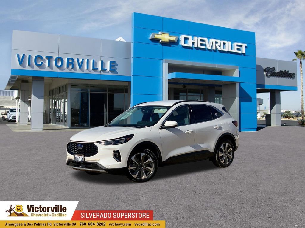 Used 2023 Ford Escape Platinum image 1