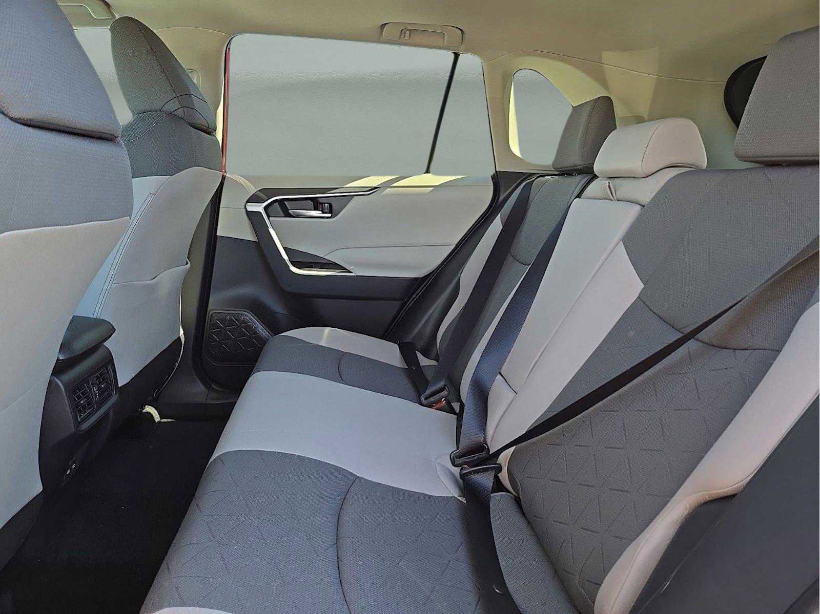 Used 2025 Toyota RAV4 XLE image 10