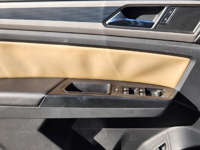 Used 2020 Volkswagen Atlas Cross Sport SE w/ Panoramic Sunroof Package FWD image 24