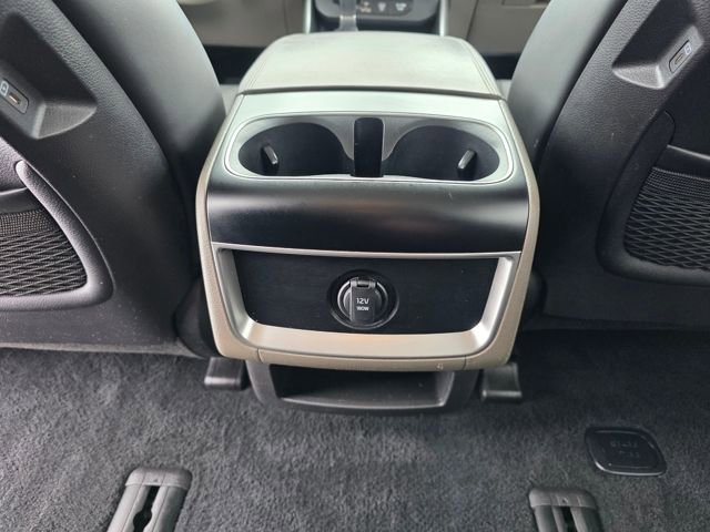 Used 2025 Kia Carnival FWD image 17