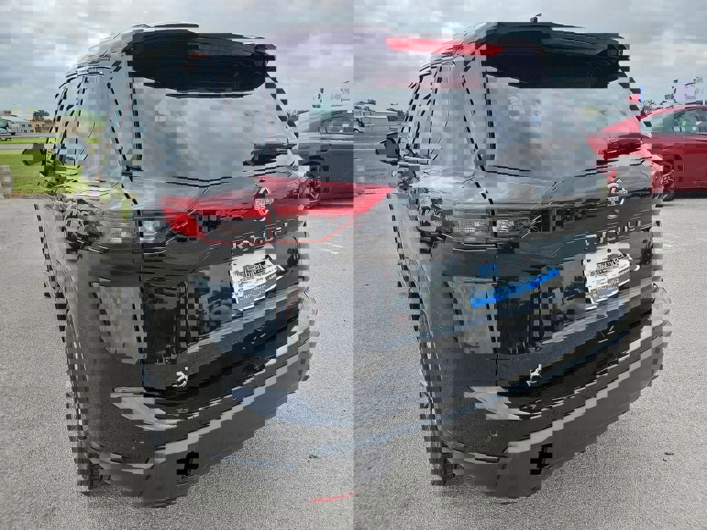 Used 2024 Nissan Rogue S image 5