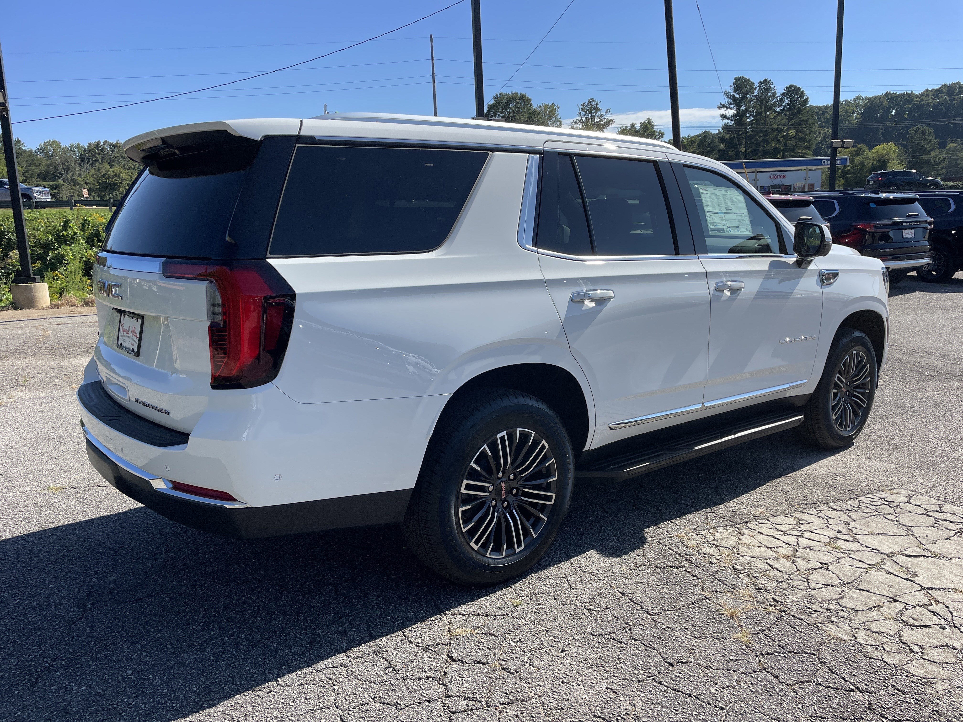 New 2026 GMC Yukon Elevation image 8