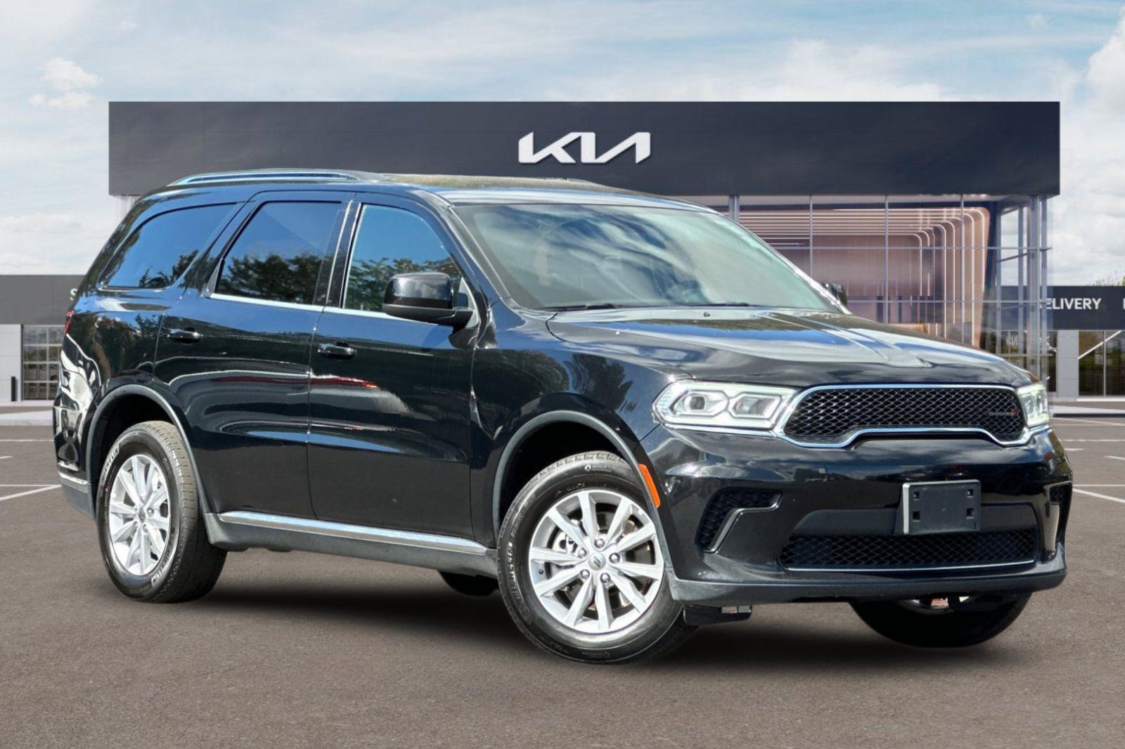 Used 2024 Dodge Durango SXT AWD/4WD image 2