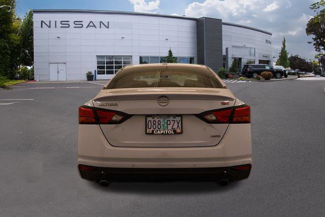 Certified 2023 Nissan Altima 2.5 SR w/ SR Premium Package AWD/4WD image 3