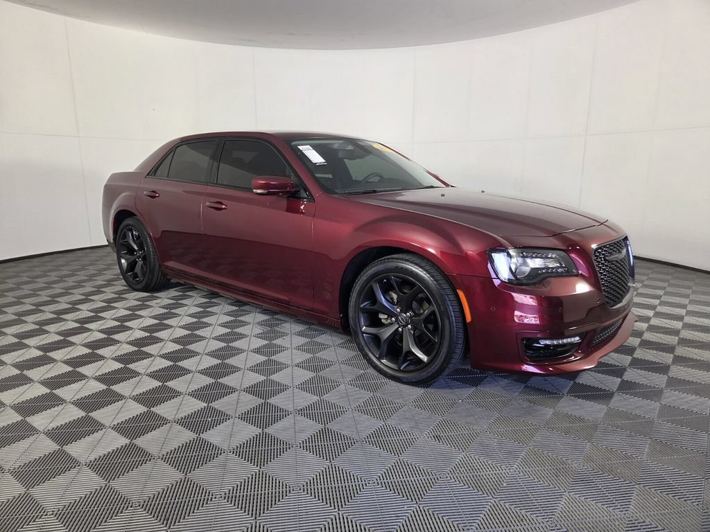 Used 2023 Chrysler 300 Touring L w/ Comfort Group RWD image 2