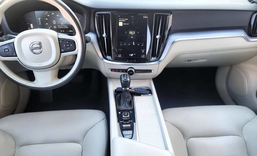 Used 2019 Volvo S60 T5 Momentum w/ Premium Package image 10