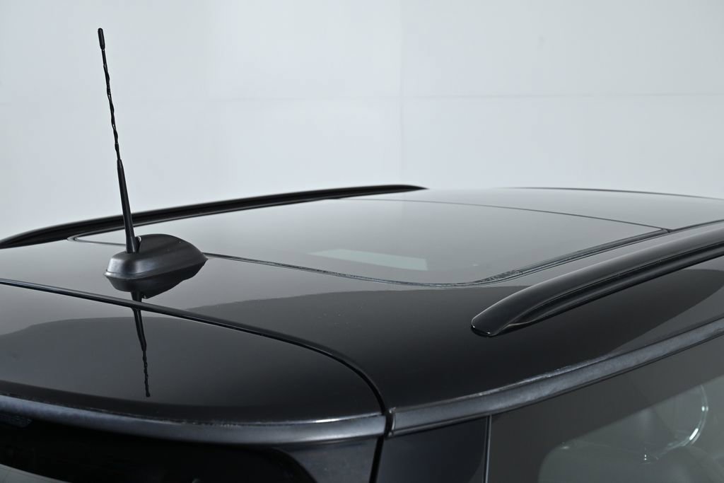 Used 2021 MINI Cooper 2-Door Hardtop image 10