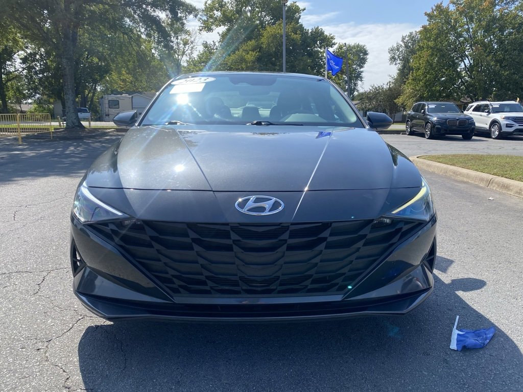 Used 2023 Hyundai Elantra SEL w/ Preferred Accessory Package image 2