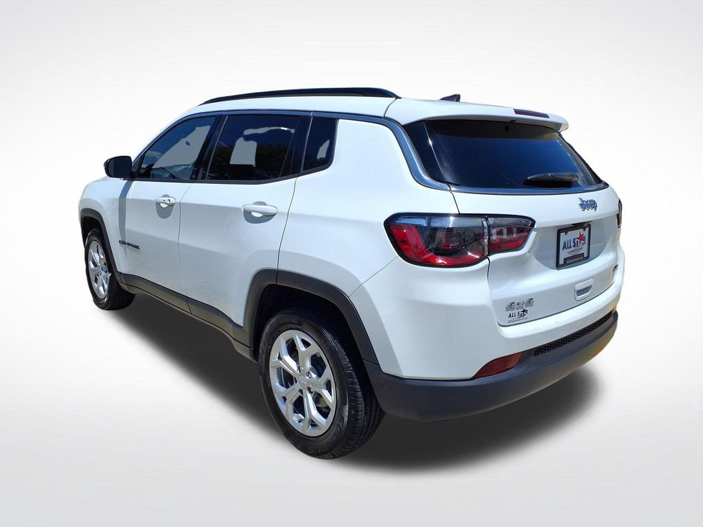 Used 2024 Jeep Compass Latitude AWD/4WD image 9