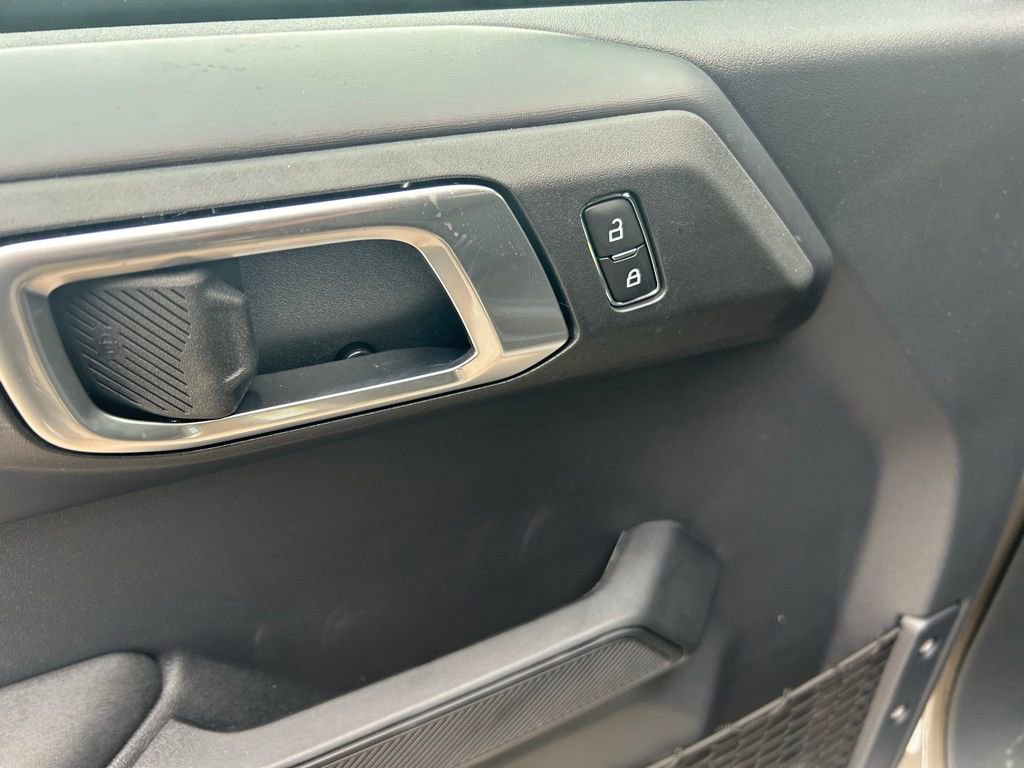 New 2025 Ford Bronco Badlands image 18