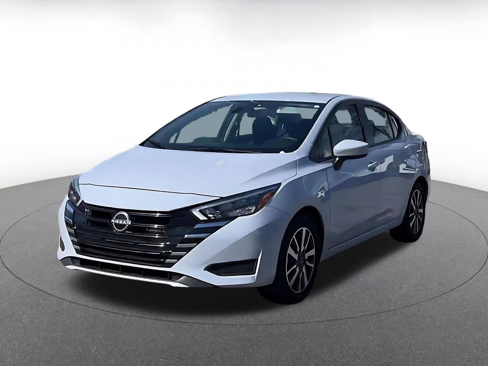 Used 2025 Nissan Versa SV image 4