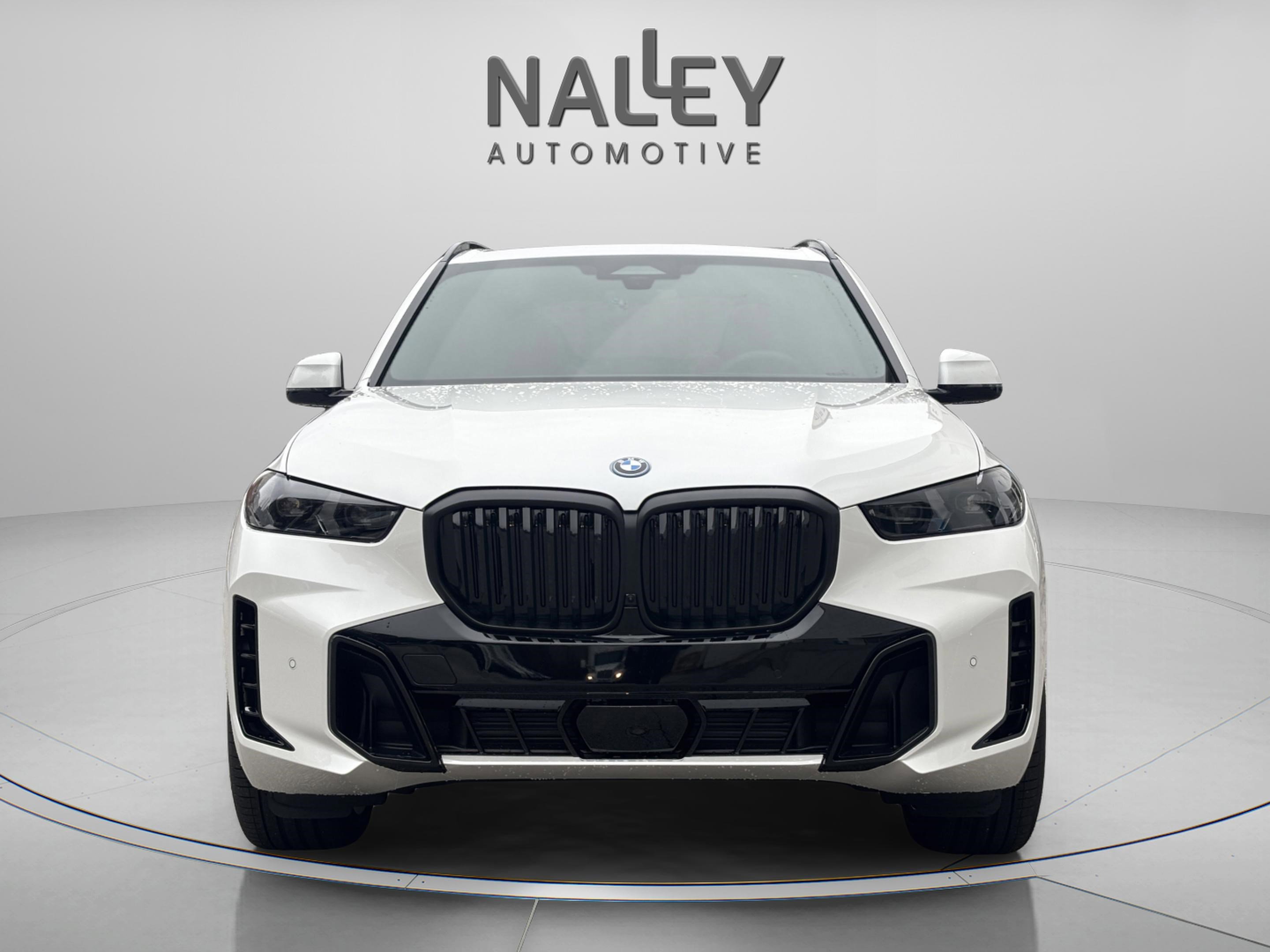 Used 2026 BMW X5 xDrive50e w/ M Sport Package image 7