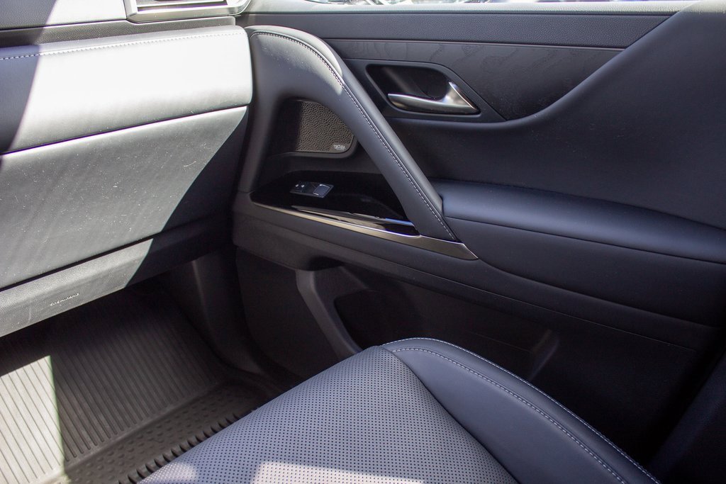 Used 2024 Lexus LX 600 4WD w/ Luxury Package image 20