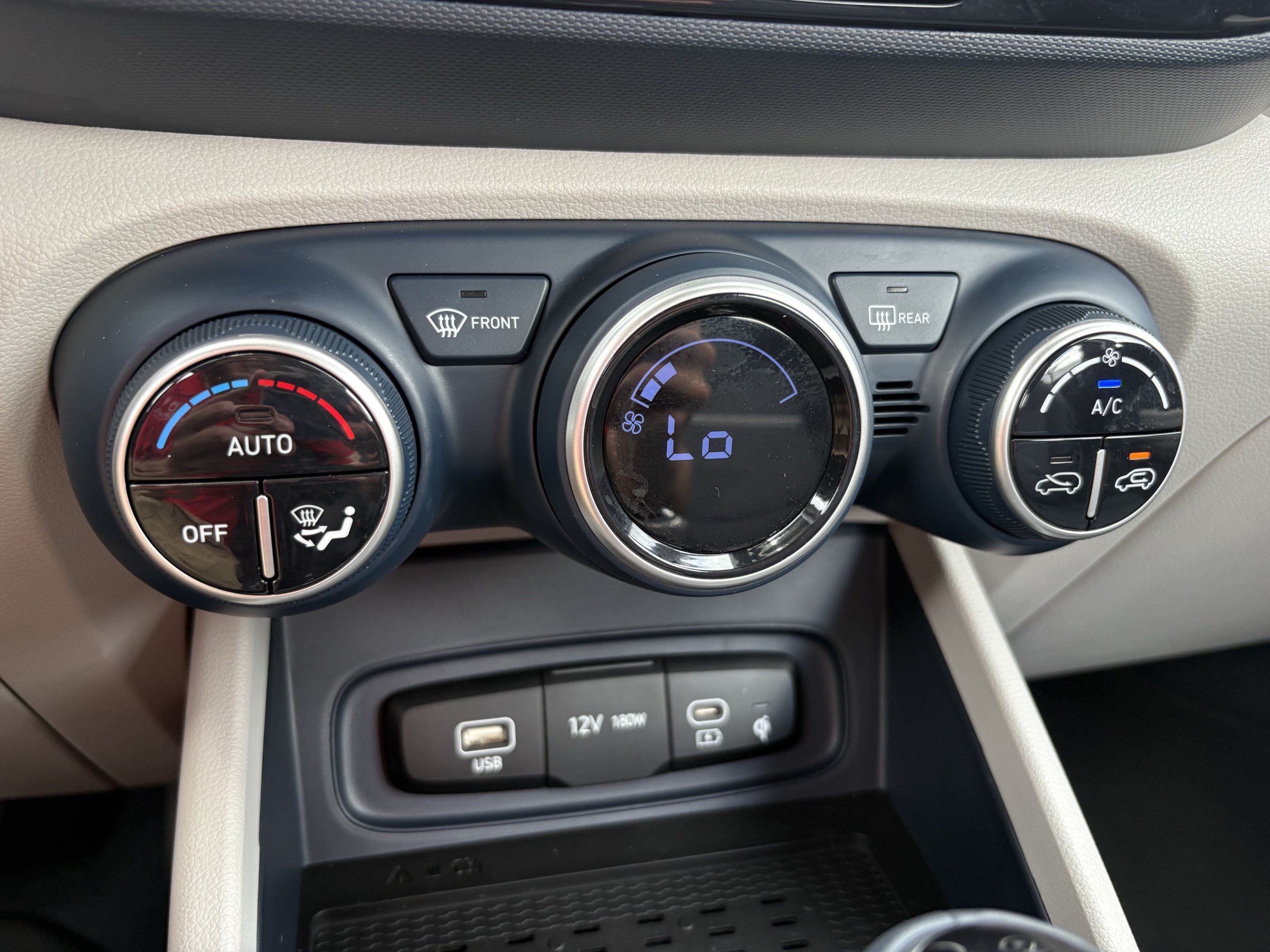 Certified 2025 Hyundai Venue Limited FWD image 13