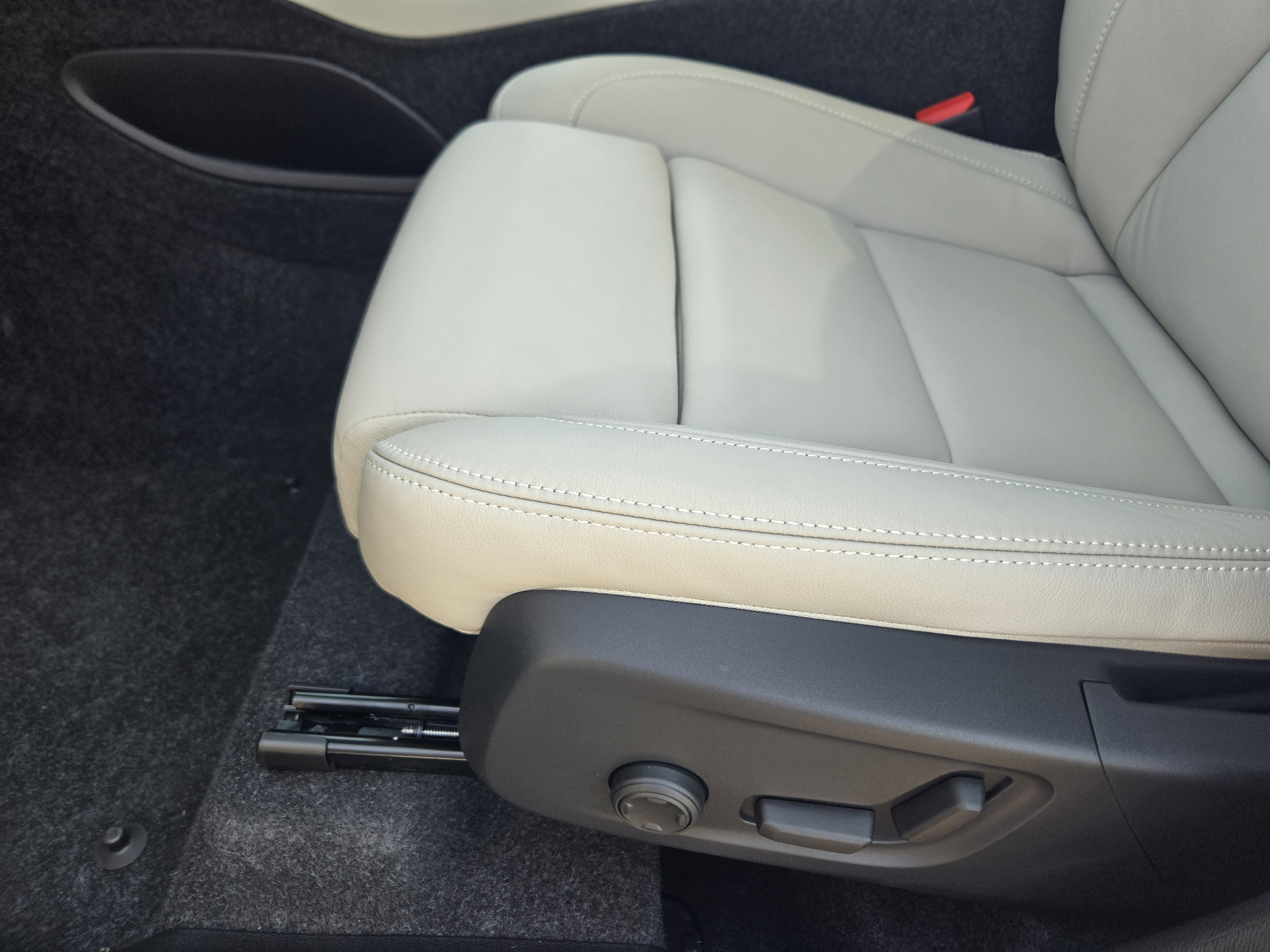 New 2026 Volvo XC40 B5 Plus w/ Protection Package Premier image 27