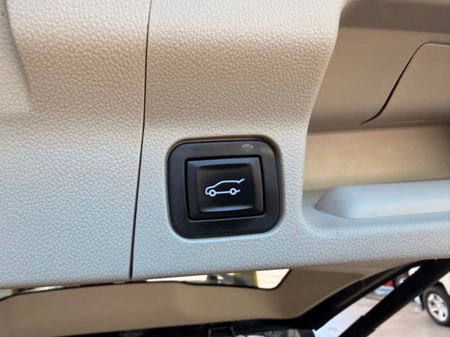 Used 2018 GMC Acadia Denali w/ Technology Package AWD/4WD image 8