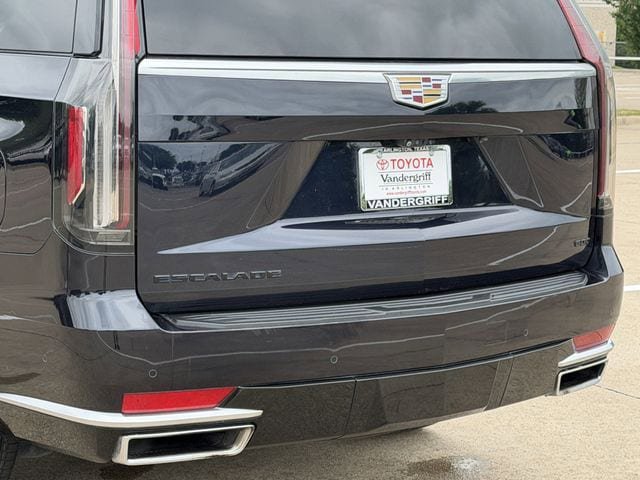 Used 2022 Cadillac Escalade Premium Luxury w/ Performance Package AWD/4WD image 6