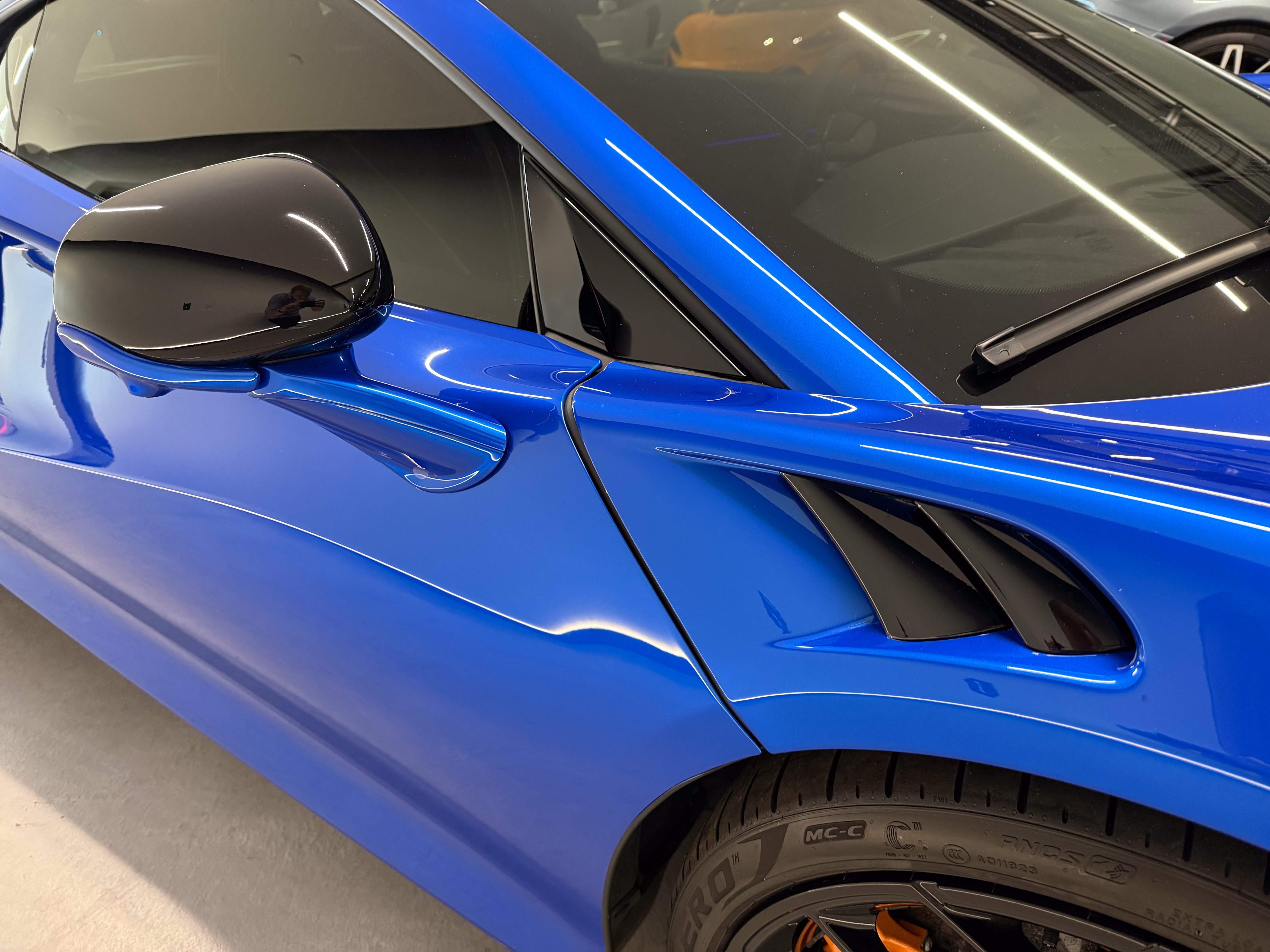 Used 2024 McLaren Artura RWD image 7