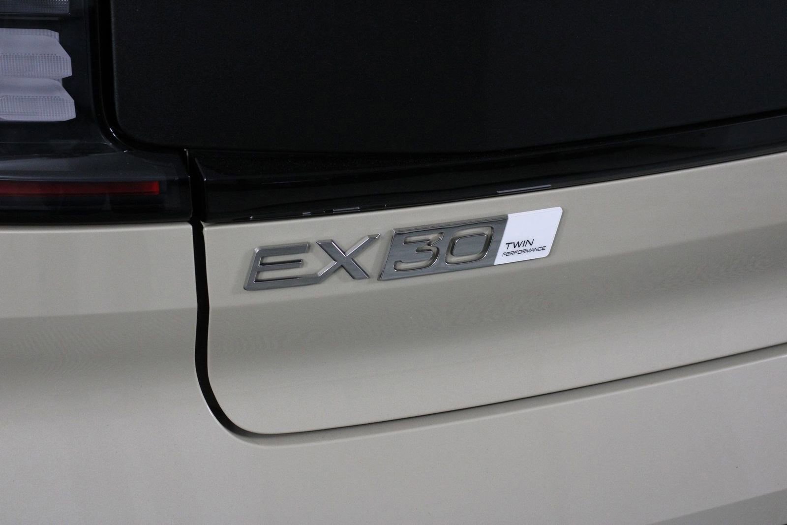 New 2026 Volvo EX30 Cross Country Ultra image 15