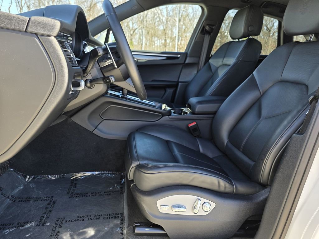 New 2025 Porsche Macan Turbo image 16