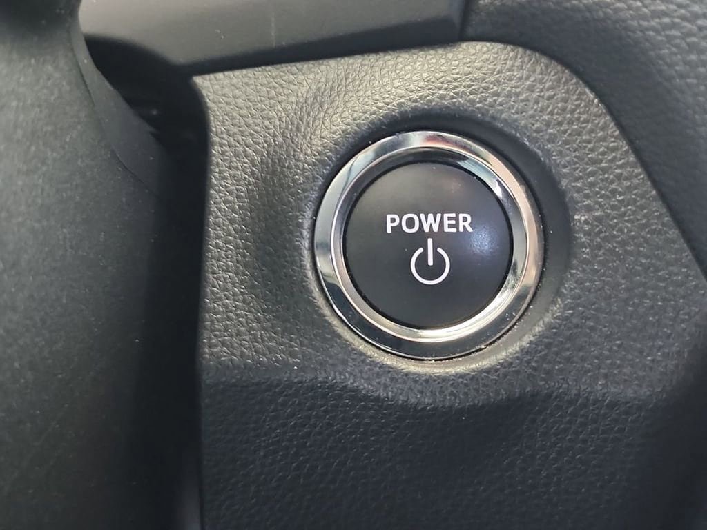 Used 2023 Toyota RAV4 XLE AWD/4WD image 17