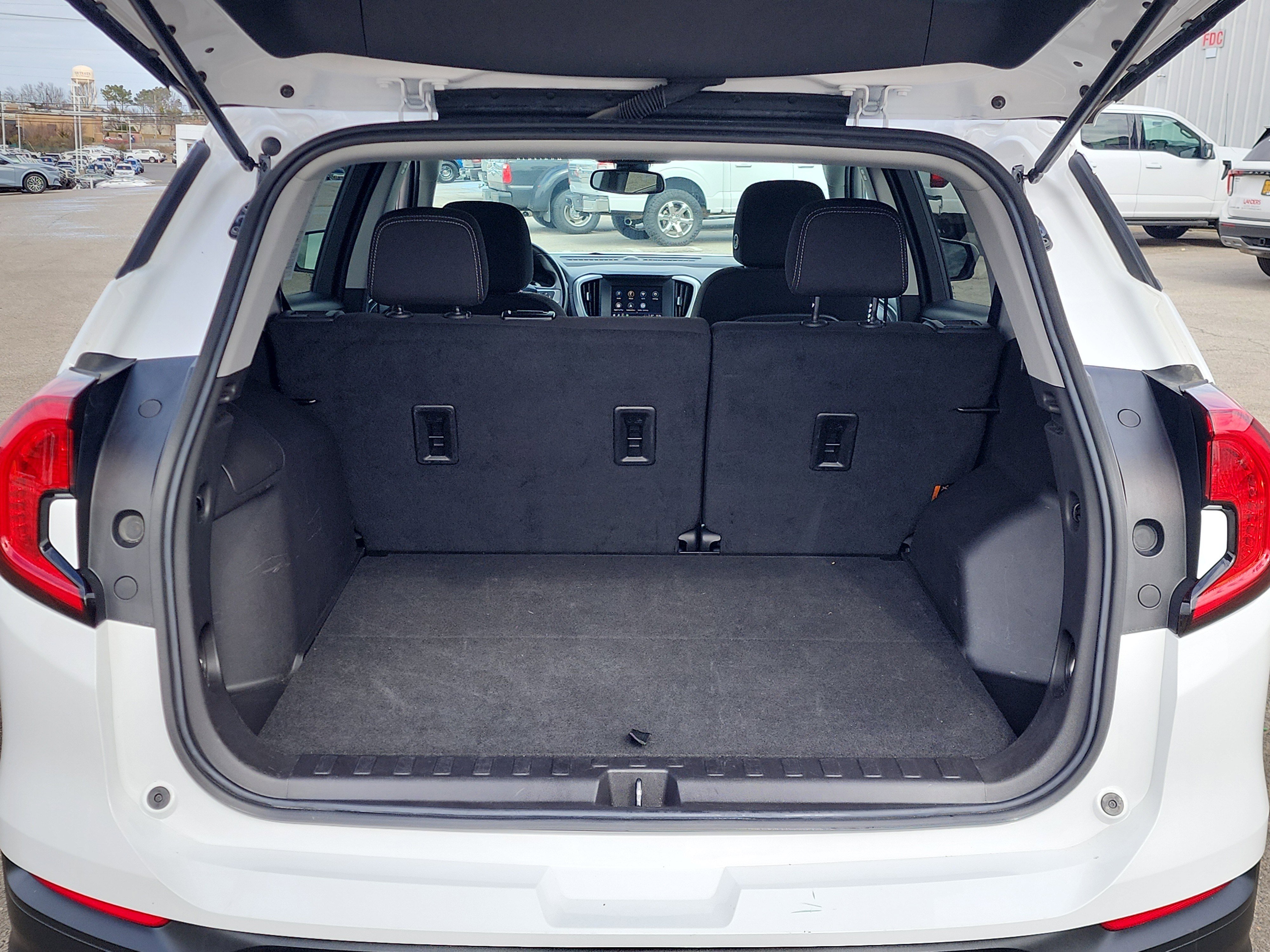 Used 2024 GMC Terrain SLE image 13