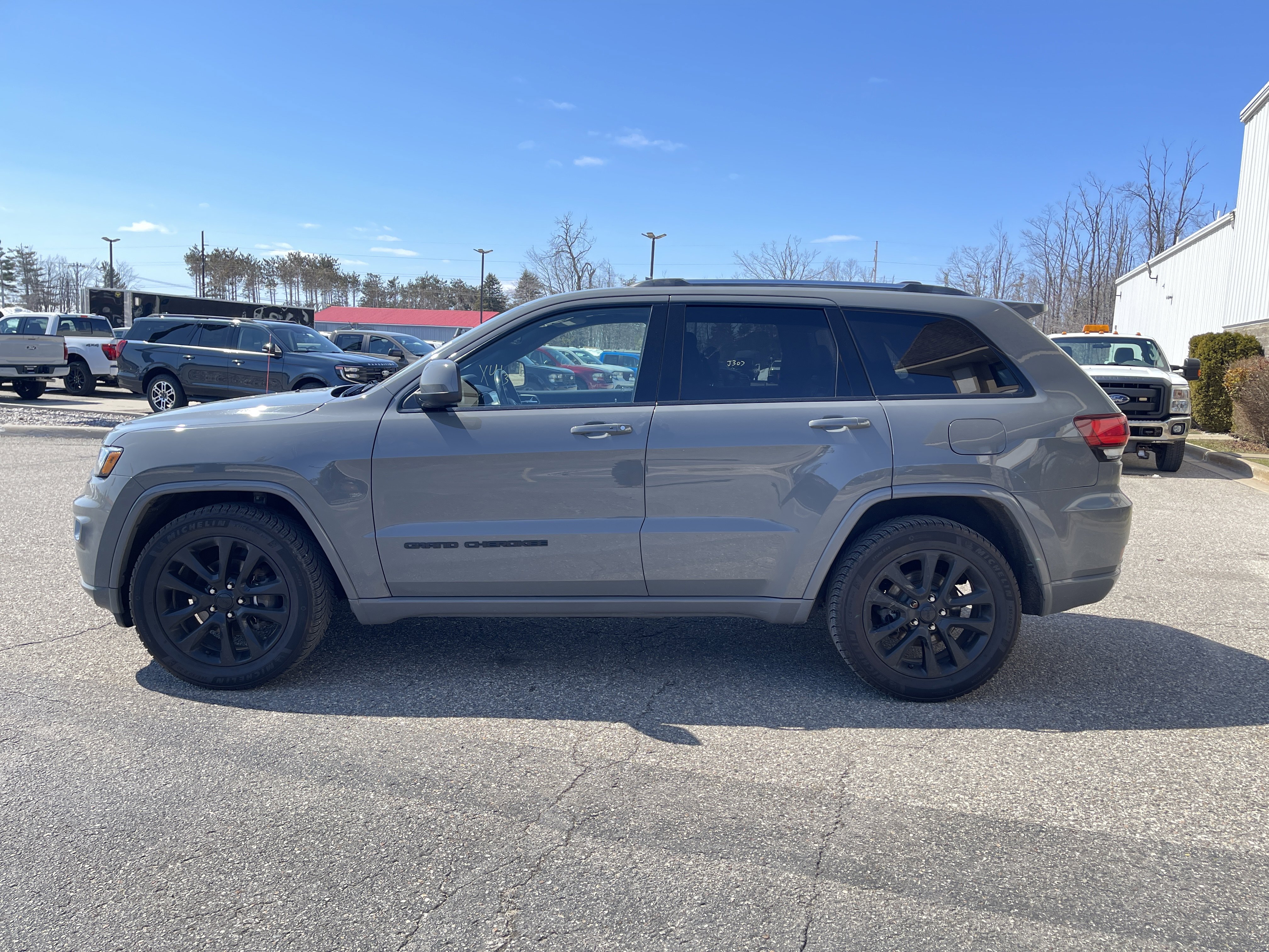 Used 2020 Jeep Grand Cherokee Altitude AWD/4WD image 7