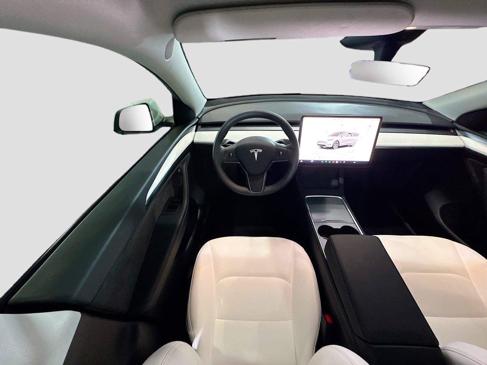 Used 2025 Tesla Model Y Long Range AWD/4WD image 3