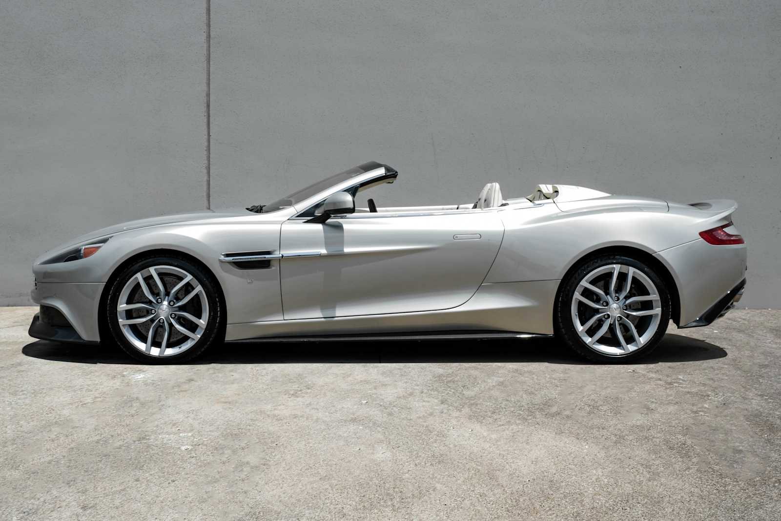 Used 2016 Aston Martin Vanquish Volante RWD image 20