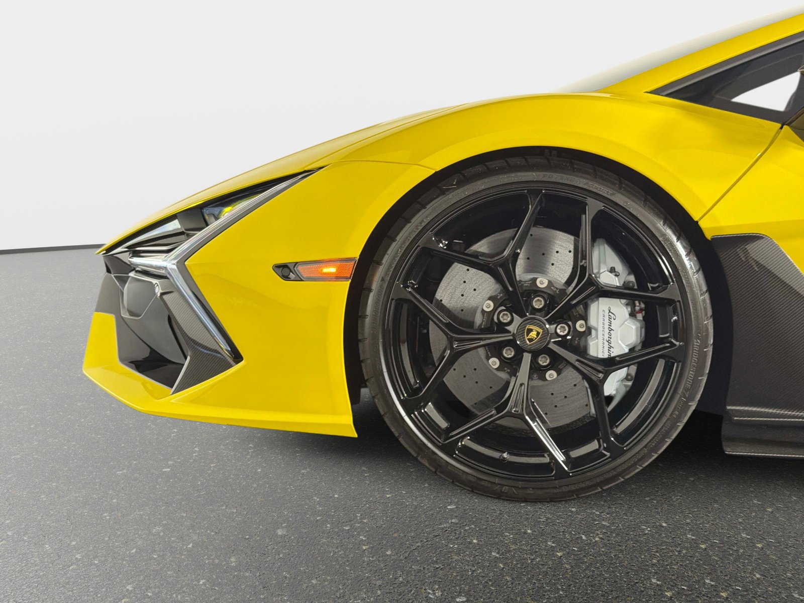 Used 2025 Lamborghini Revuelto image 13