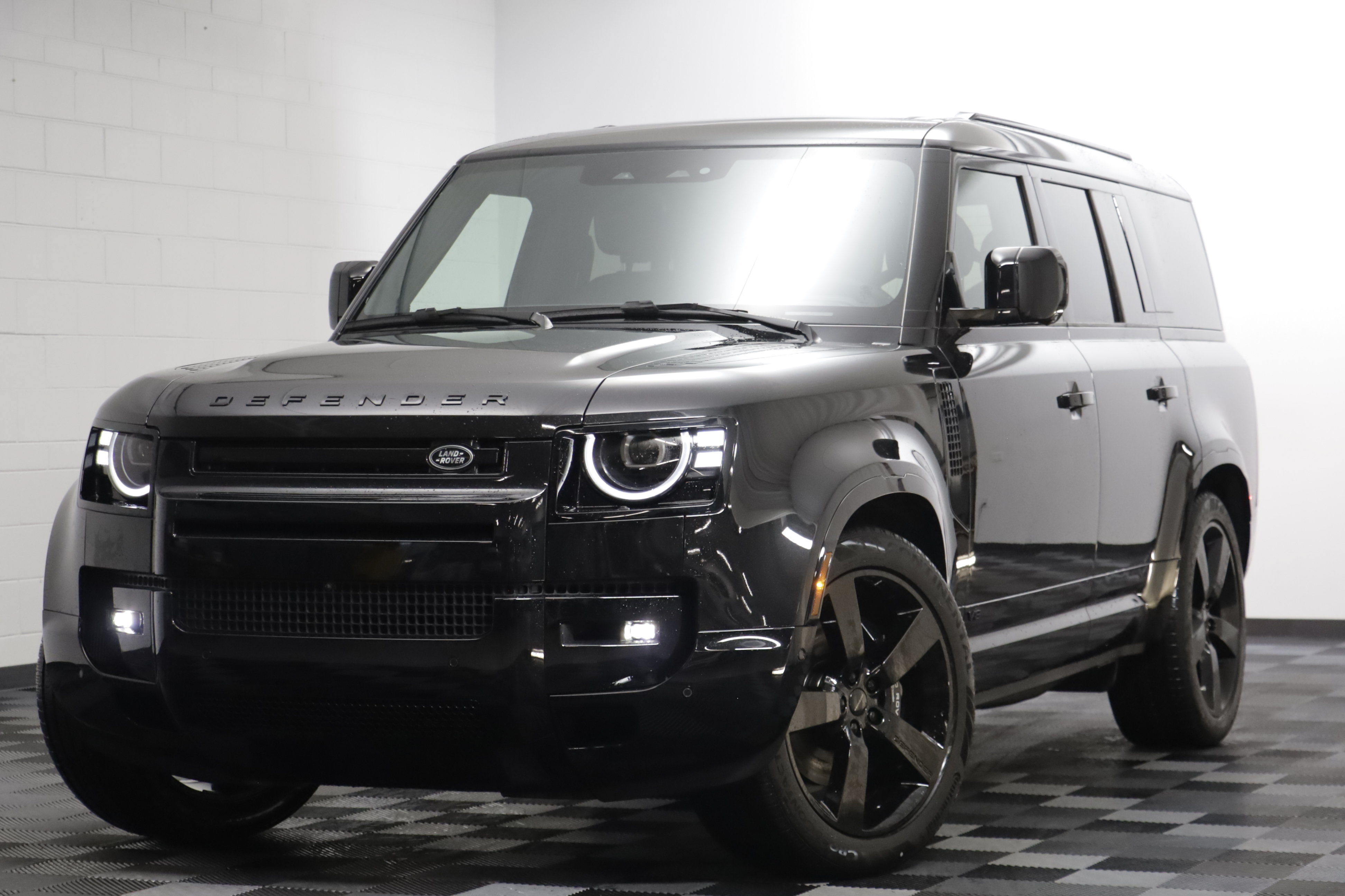 New 2026 Land Rover Defender 130 V8 AWD/4WD image 1
