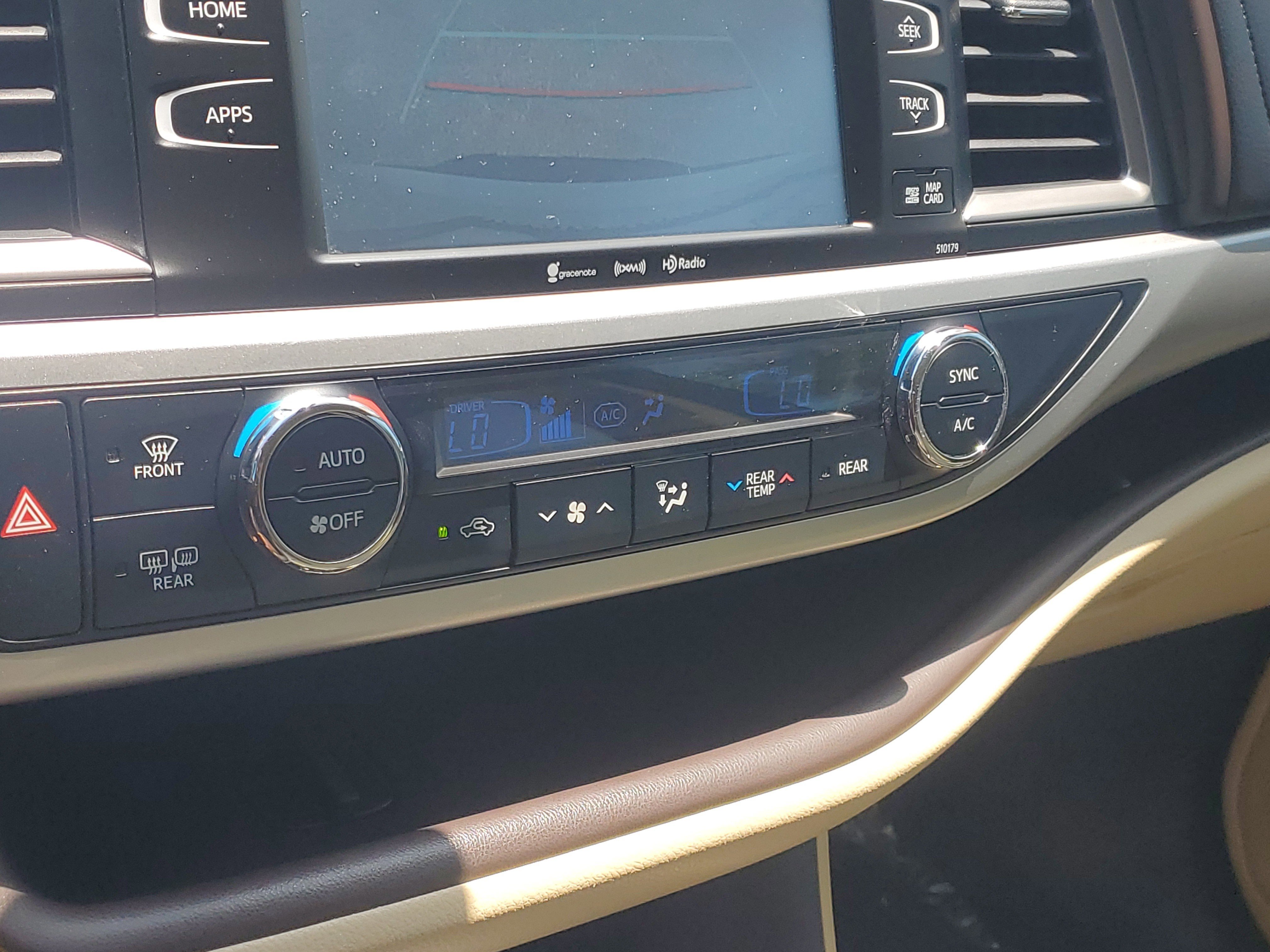 Certified 2017 Toyota Highlander XLE FWD image 29