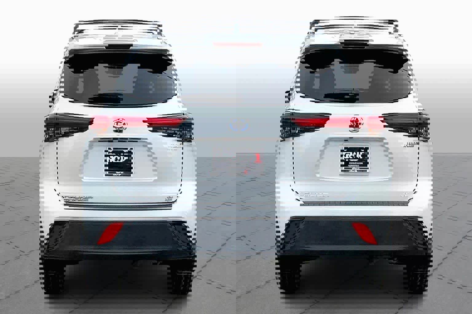 Used 2023 Toyota Highlander Bronze Edition image 5