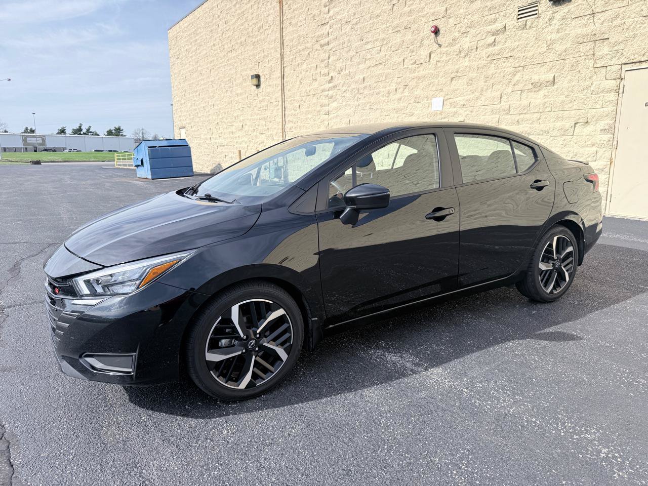 Used 2023 Nissan Versa SR w/ Trunk Package