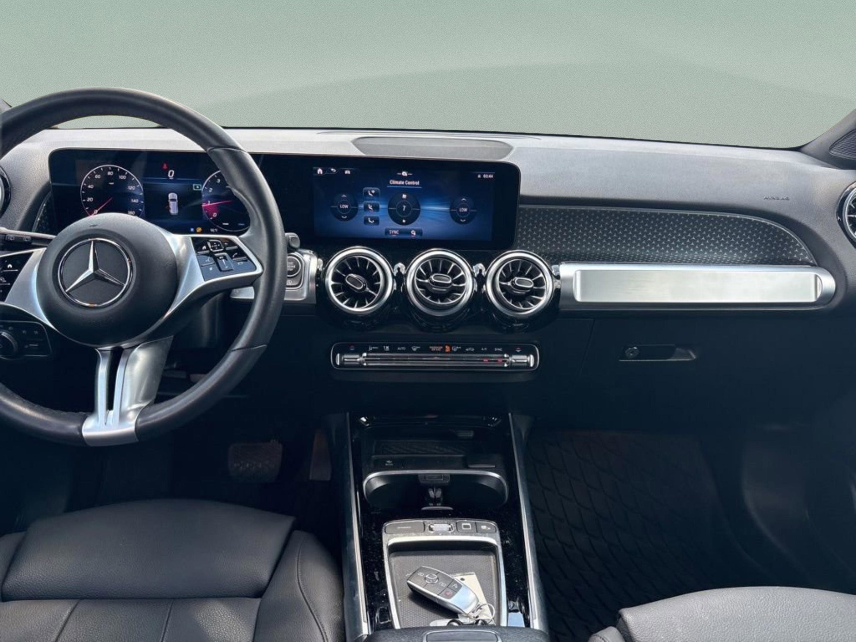 Used 2025 Mercedes-Benz GLB 250 image 9