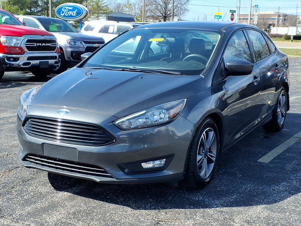 Used 2018 Ford Focus SE w/ SE Appearance Package image 3