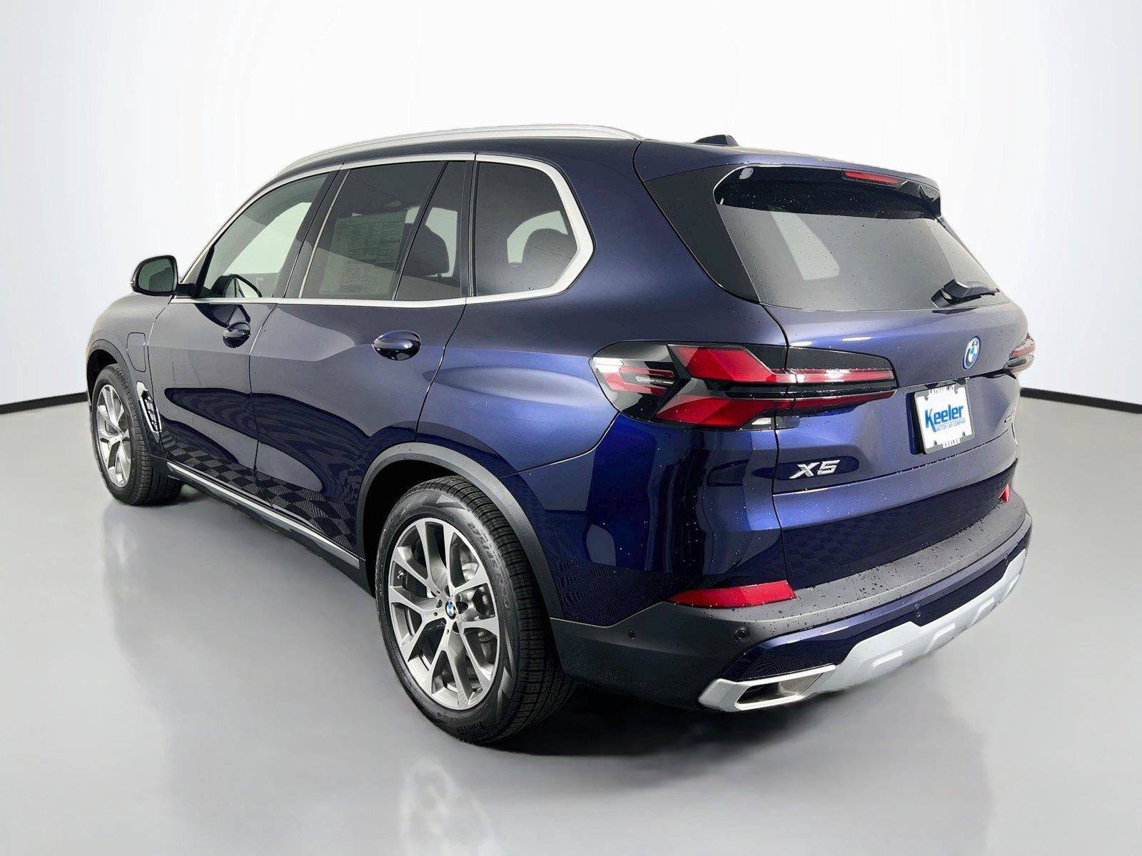 New 2026 BMW X5 xDrive50e w/ Climate Comfort Package AWD/4WD image 4