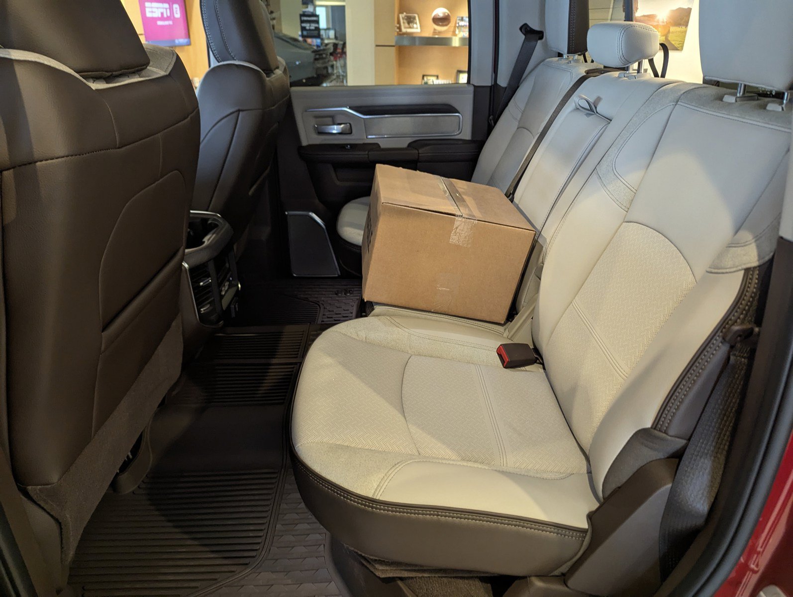 New 2026 RAM 3500 Laramie AWD/4WD image 10