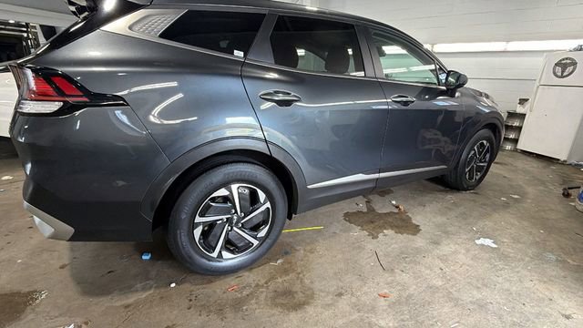 Used 2023 Kia Sportage LX FWD image 5