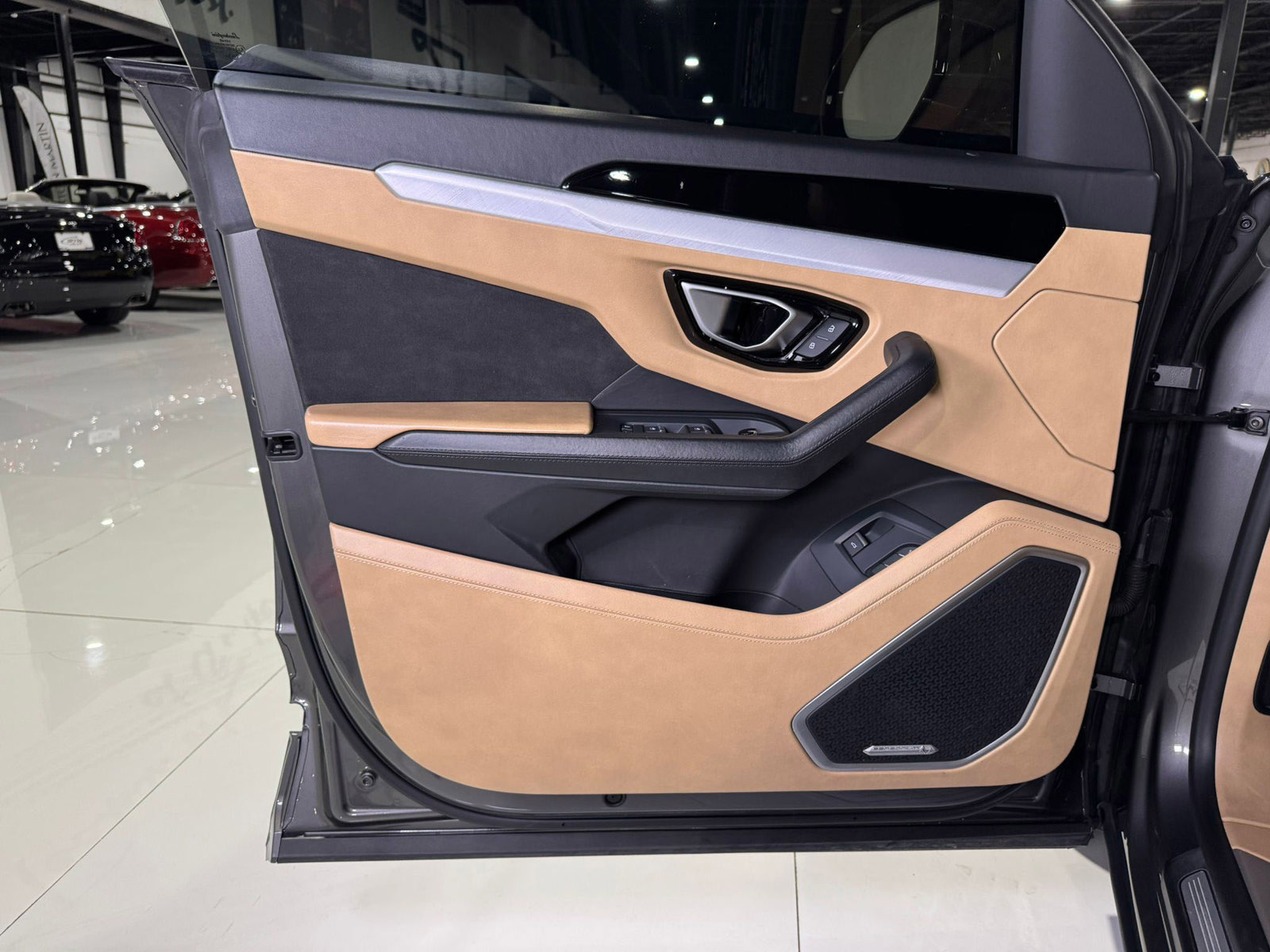 Used 2021 Lamborghini Urus image 37