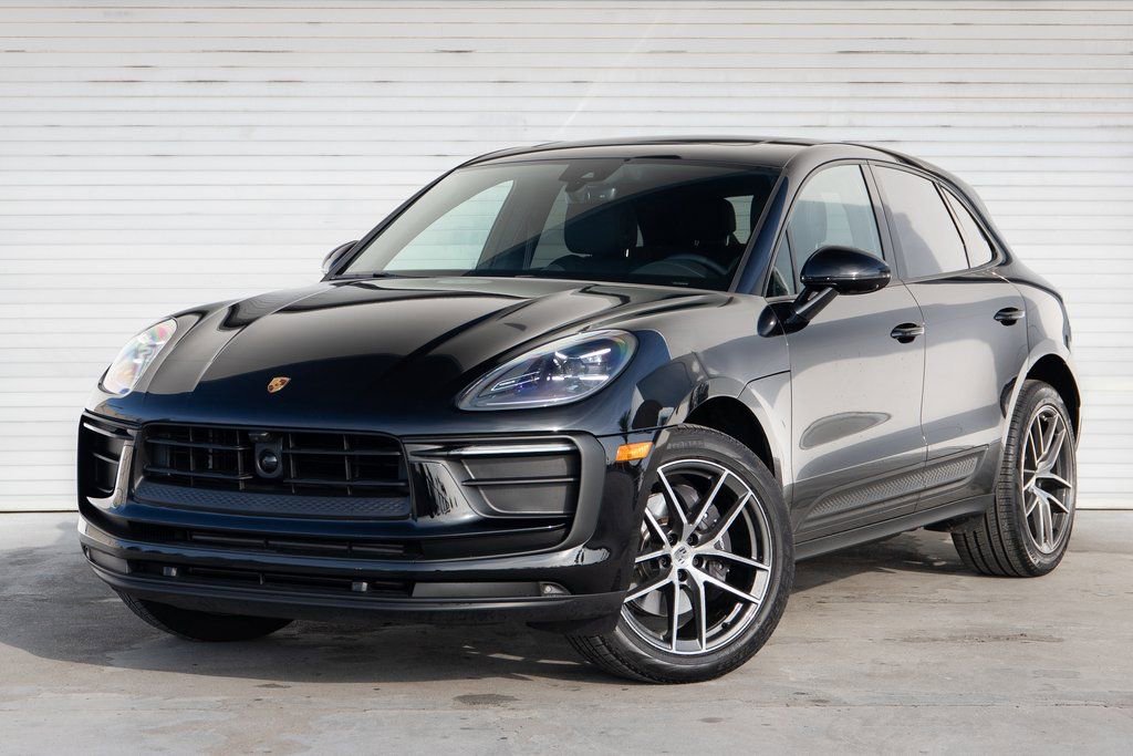 Certified 2025 Porsche Macan image 1
