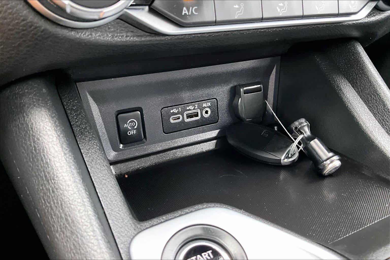 Used 2024 Nissan Sentra SV FWD image 32