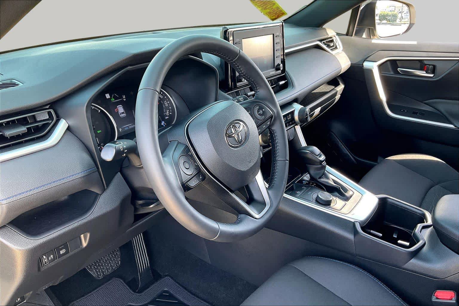 Used 2022 Toyota RAV4 SE AWD/4WD image 16
