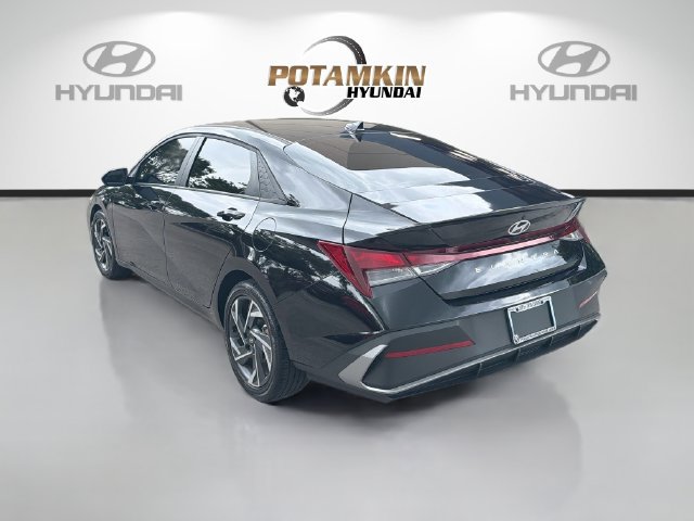 Used 2025 Hyundai Elantra Sport FWD image 7